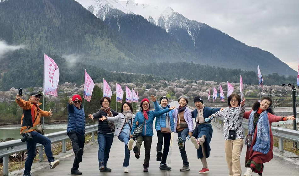 青藏铁路：拉萨珠峰纳木措 卧飞10天